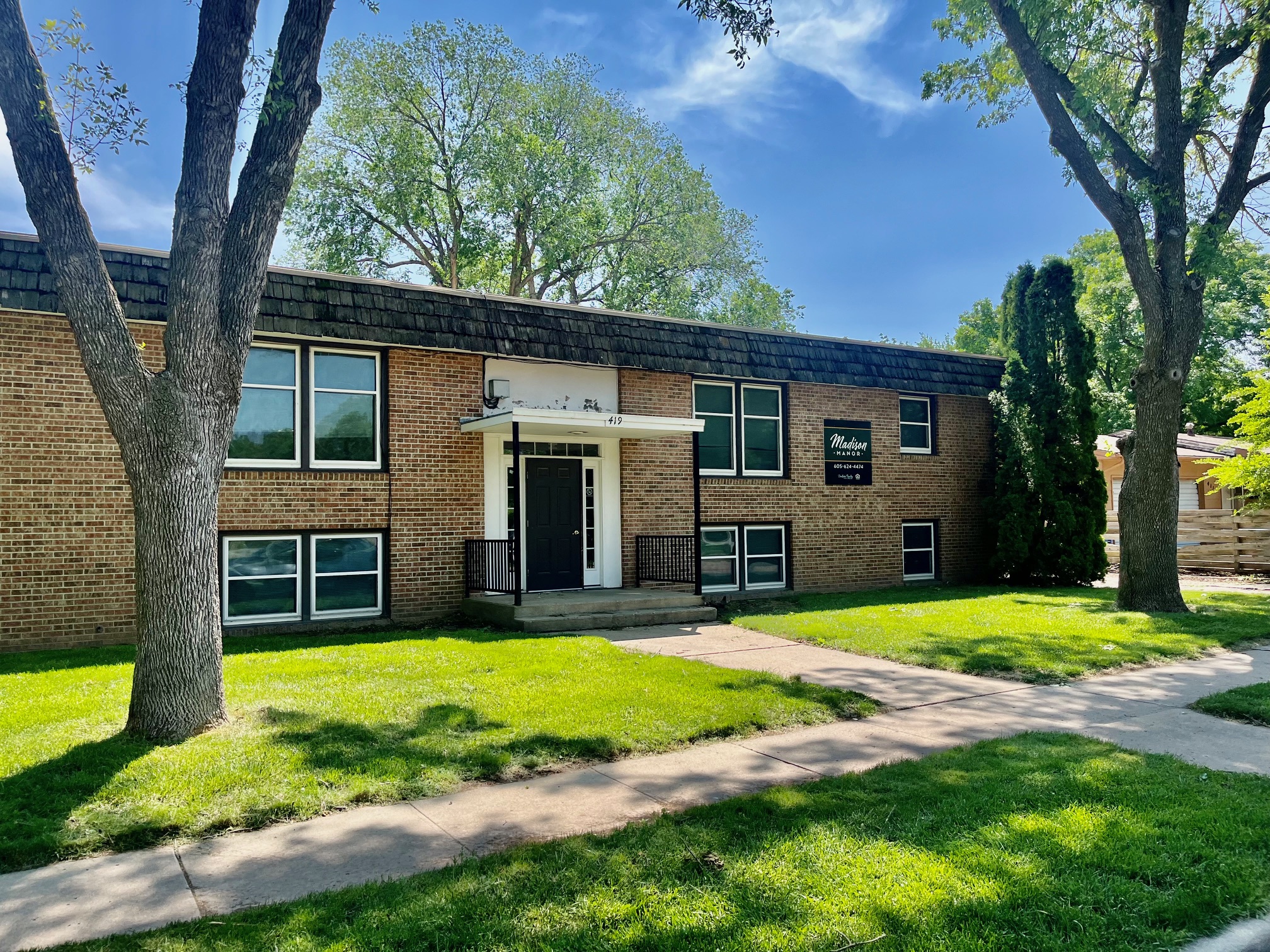 425 Adams Street - 103